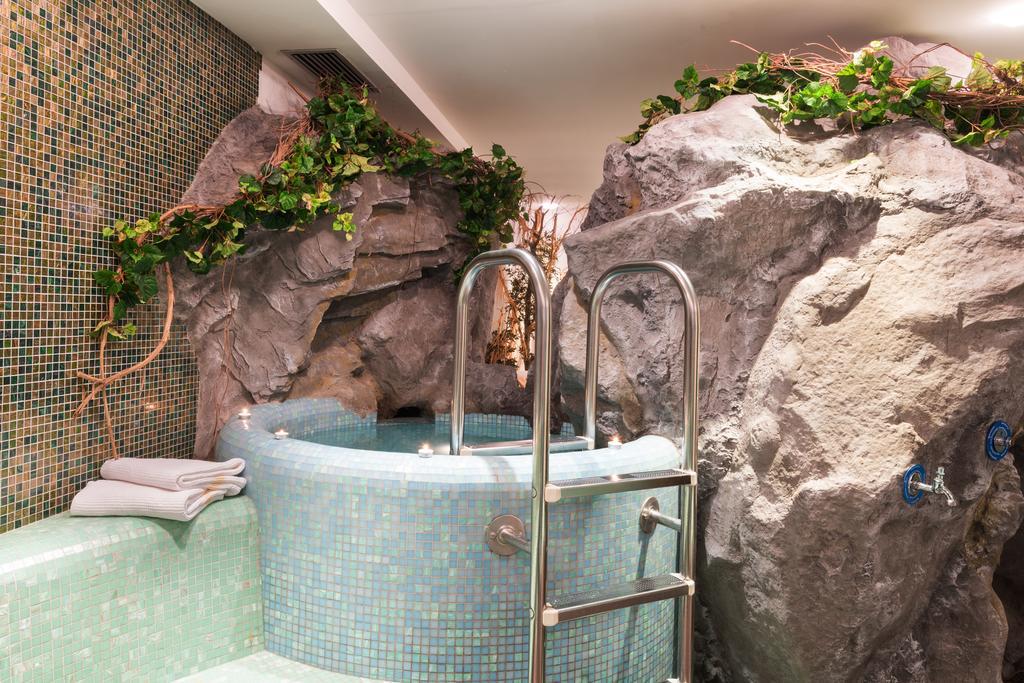 Hotel Klotz San Leonardo in Passiria Esterno foto
