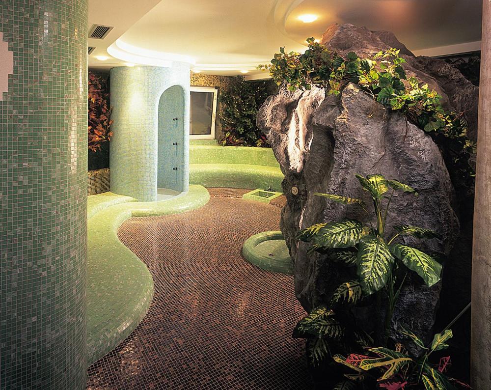 Hotel Klotz San Leonardo in Passiria Esterno foto