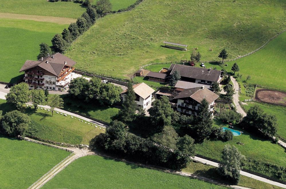 Hotel Klotz San Leonardo in Passiria Esterno foto