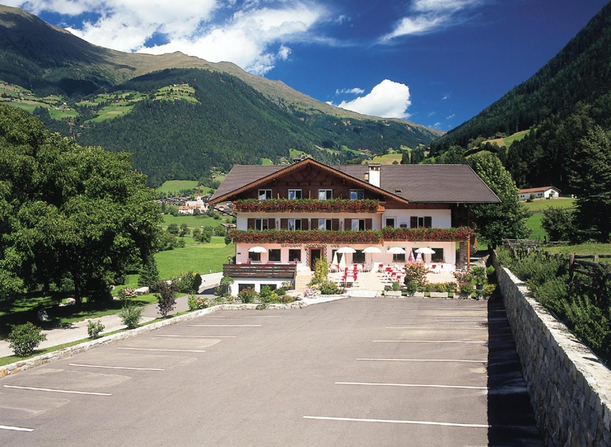 Hotel Klotz San Leonardo in Passiria Esterno foto