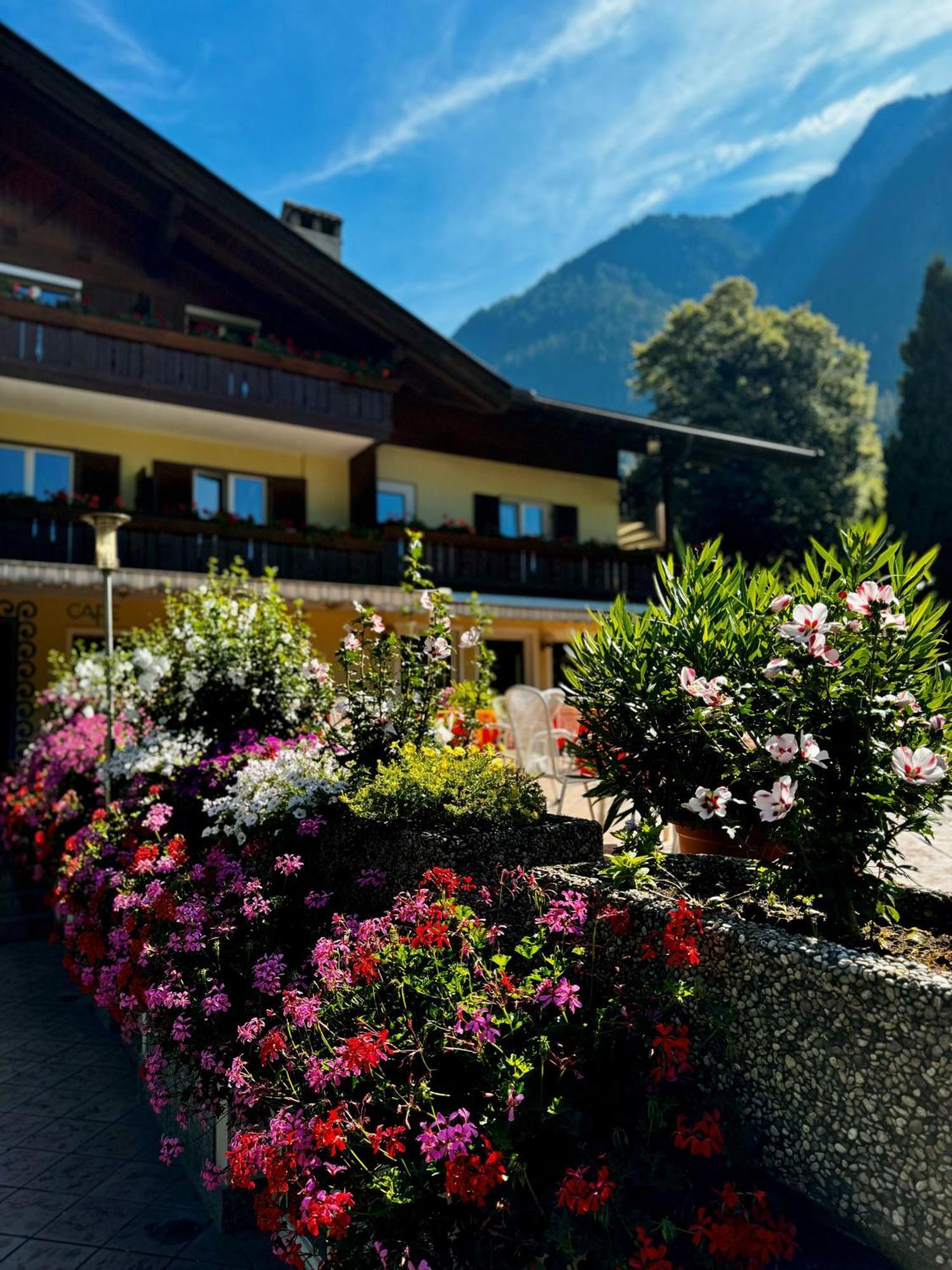 Hotel Klotz San Leonardo in Passiria Esterno foto