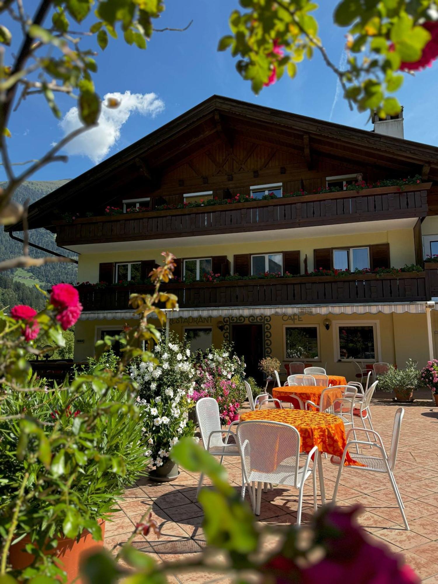 Hotel Klotz San Leonardo in Passiria Esterno foto
